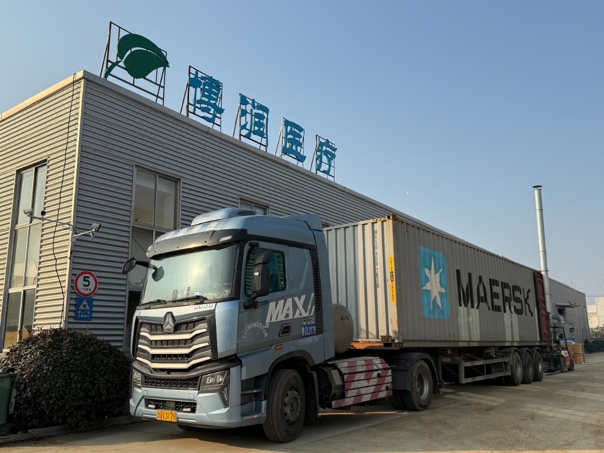 濟寧博潤外貿(mào)出口再添新單 一批護理床啟運海外
